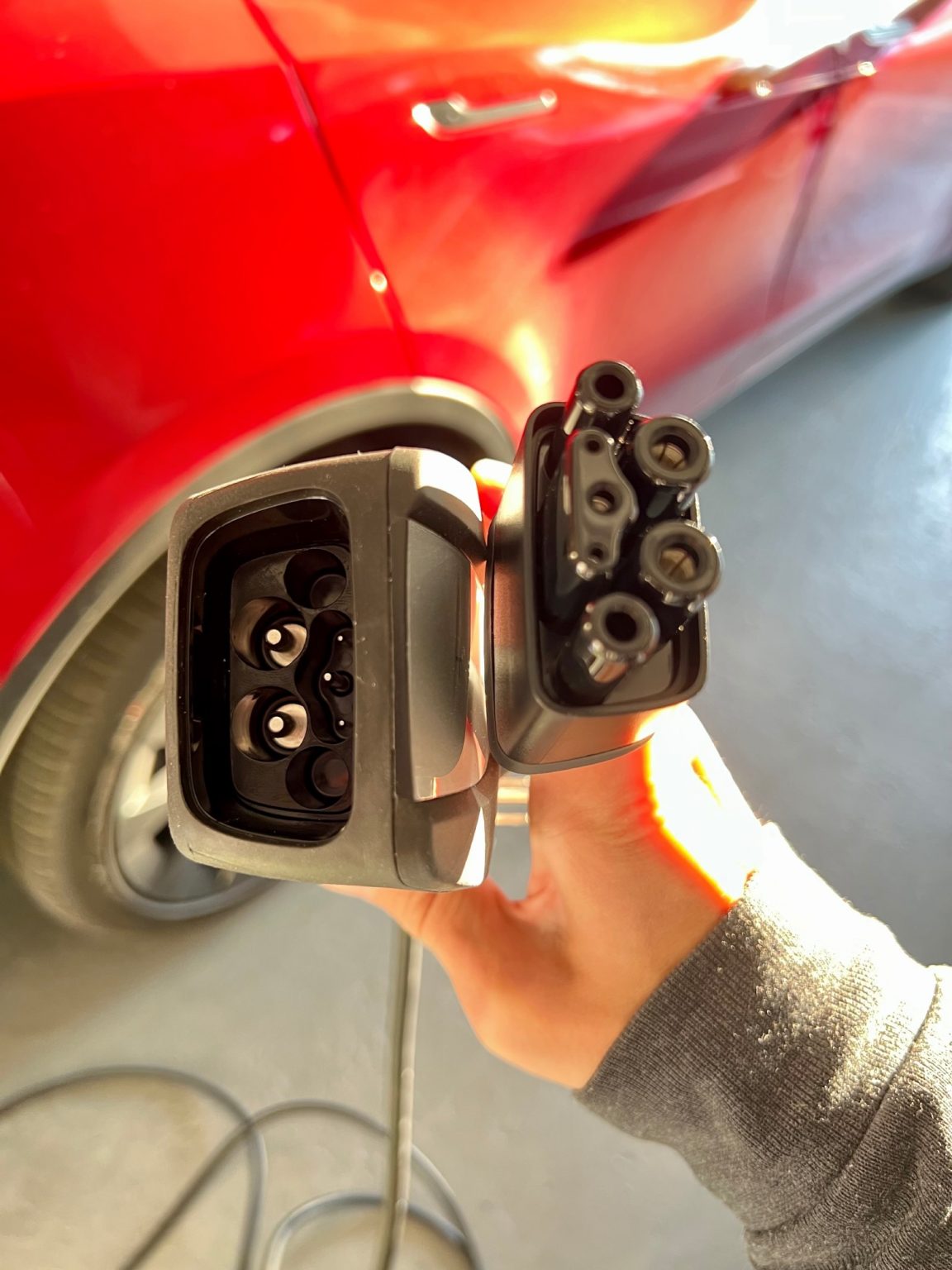 How to Change Tesla Mobile Connector Adapters